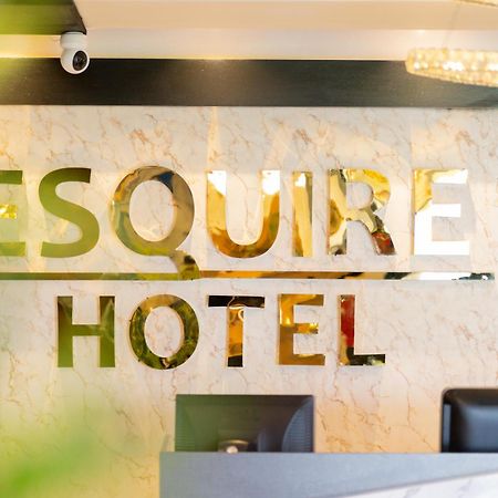 Esquire Hotels & Apartments Равалпинди Экстерьер фото